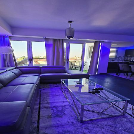 Golden Bay Deluxe Holiday Apartment โปรทาราส ภายนอก รูปภาพ