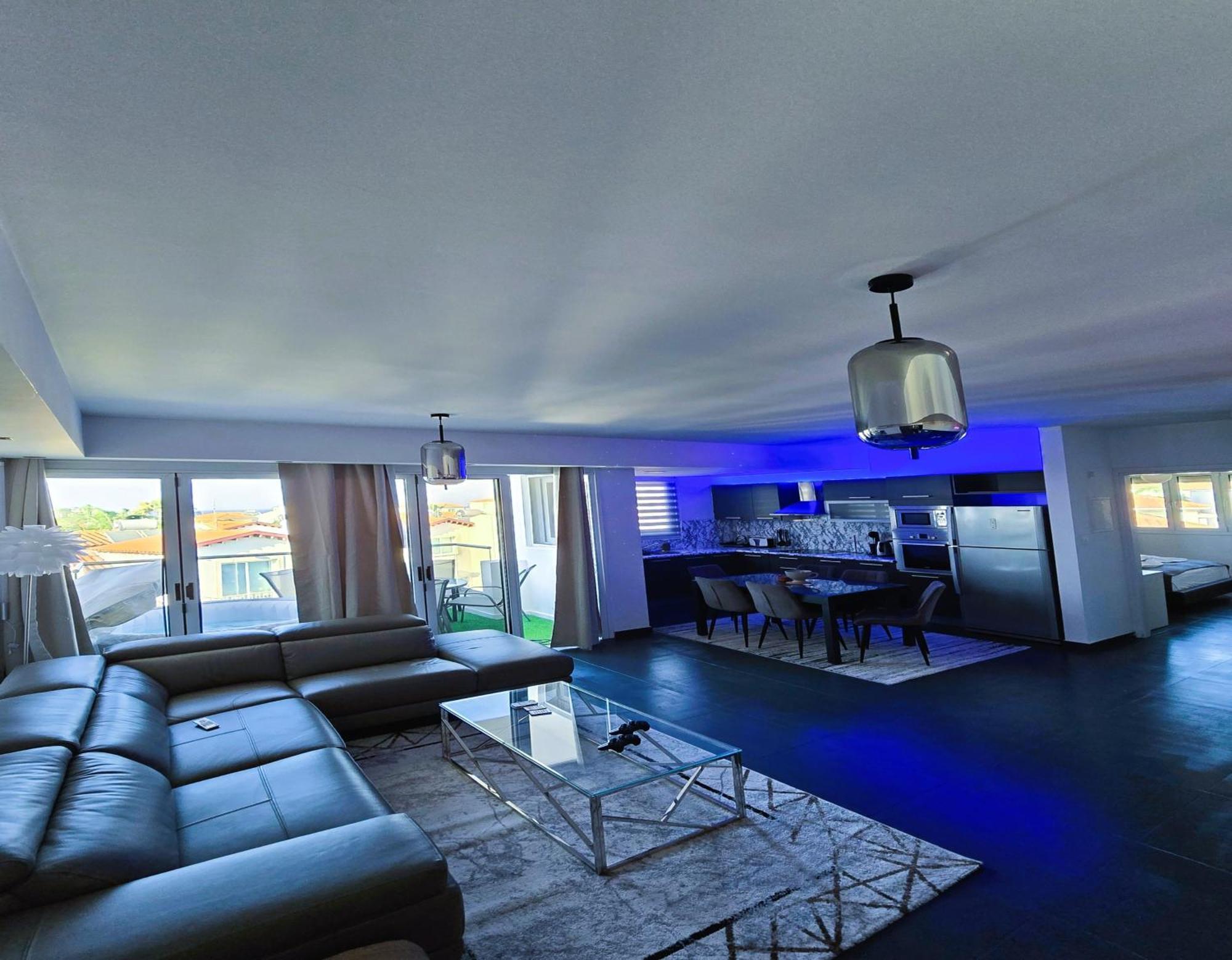 Golden Bay Deluxe Holiday Apartment โปรทาราส ภายนอก รูปภาพ