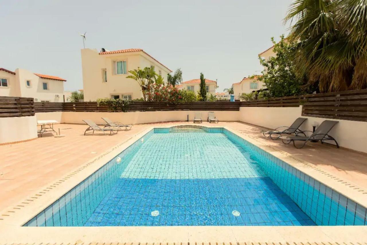 Golden Bay Deluxe Holiday Apartment โปรทาราส ภายนอก รูปภาพ