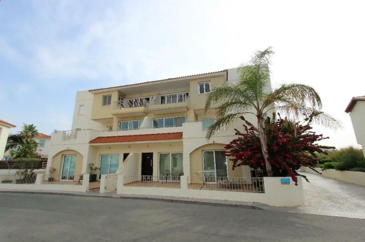 Golden Bay Deluxe Holiday Apartment โปรทาราส ภายนอก รูปภาพ